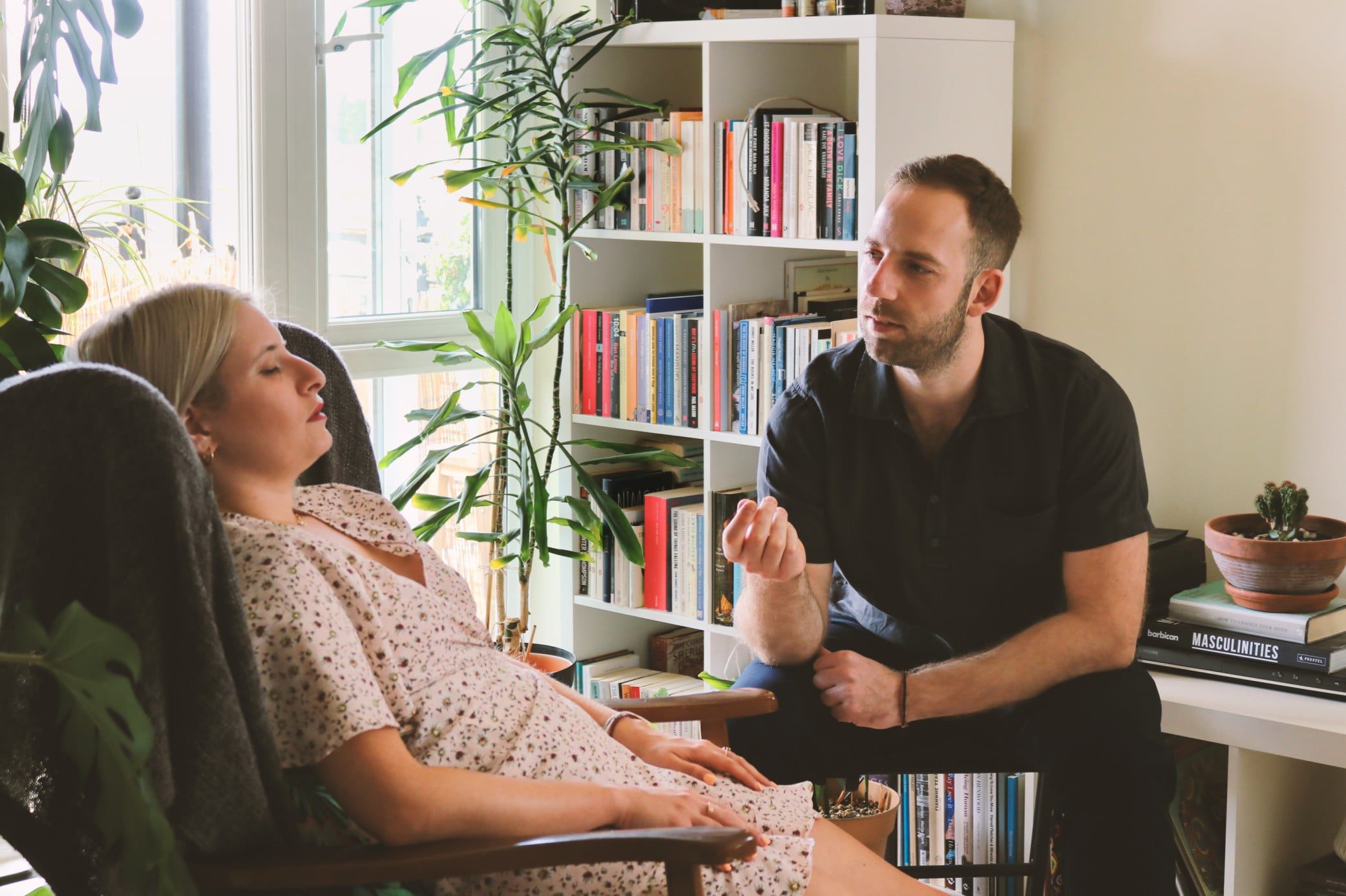 Calm professional hypnotherapy consultation room in London with comfortable seating and relaxing decor